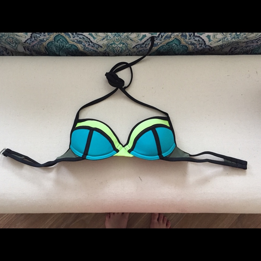 Bikini top